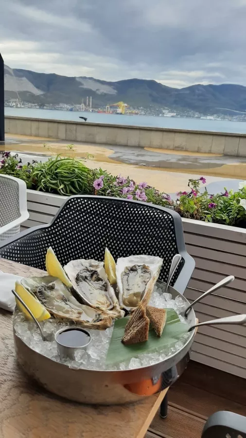 Ресторан Вижу море в Анапе: Японская кухня, Кавказская кухня, Летняя терраса, Авторская кухня, Смотровая площадка, Азиатская кухня, Еда,