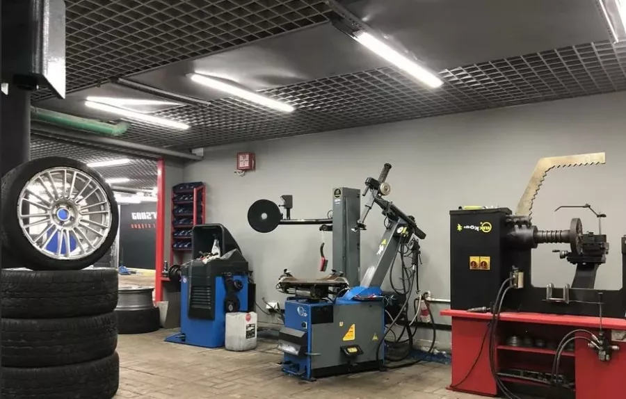 Дисконтная шиномонтажная мастерская Pit-Stop в Санкт-Петербурге: Шиномотаж, Балансировка, СТО, Авторемонт, Автолюбителям,