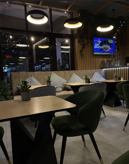 Кофейня Dim coffee в Краснодаре: Детская комната , Мастер классы для детей, Аниматоры, Летняя терраса , Винная карта, Проведение банкетов,