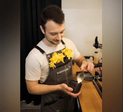 Кофейня Koffein в Краснодаре: Блины , Салаты , Сэндвичи, Свежевыжатые соки, Кофе с собой, Молочные коктейли ,
