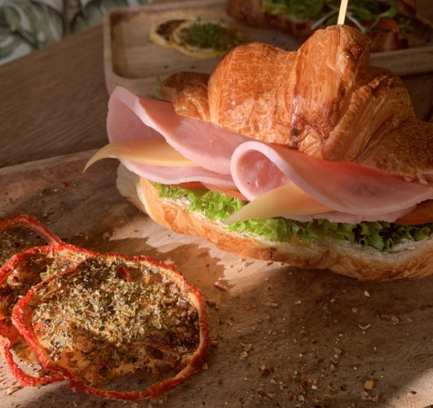 Кофейня Latte bar в Краснодаре: Хот- доги , Картофель-фри, Бельгийские вафли , Детское меню, Летняя терраса,