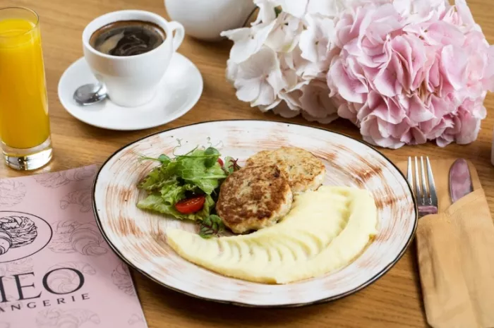 Кафе-кондитерская "Theo Cafe".