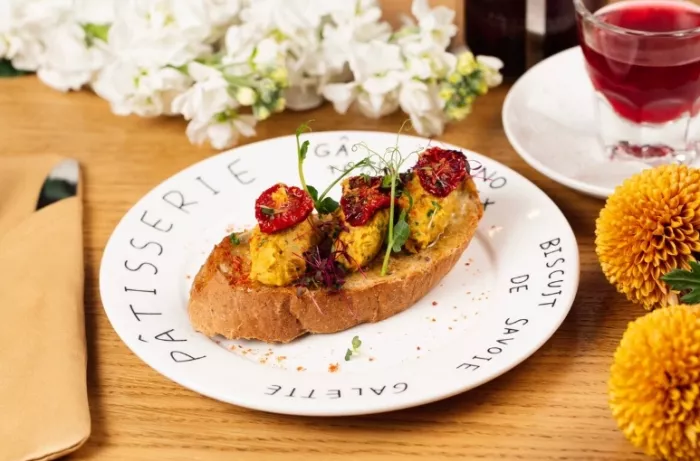 Кафе-кондитерская "Theo Cafe".