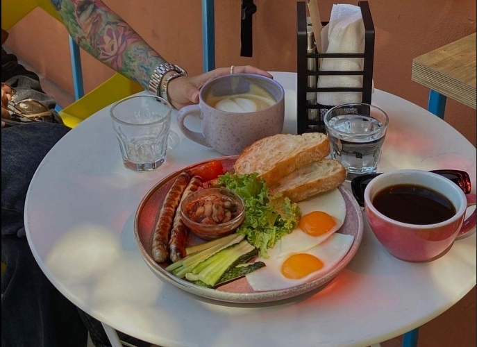 Кофейня Сгущенка в Краснодаре: Wok, Паста , Рис , Салаты, Летняя терраса, Настольные игры,