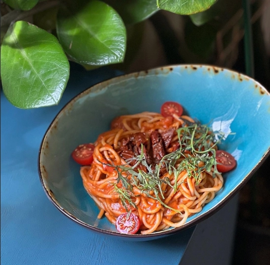 Кофейня Сгущенка в Краснодаре: Wok, Паста , Рис , Салаты, Летняя терраса, Настольные игры,