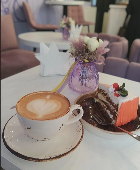 Кофейня De chocolatier в Краснодаре: Летняя терраса , Аниматоры , Глинтвейн , Горячий шоколад , Можно с собакой,