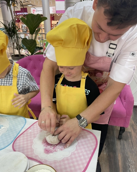 Кофейня De chocolatier в Краснодаре: Летняя терраса , Аниматоры , Глинтвейн , Горячий шоколад , Можно с собакой,