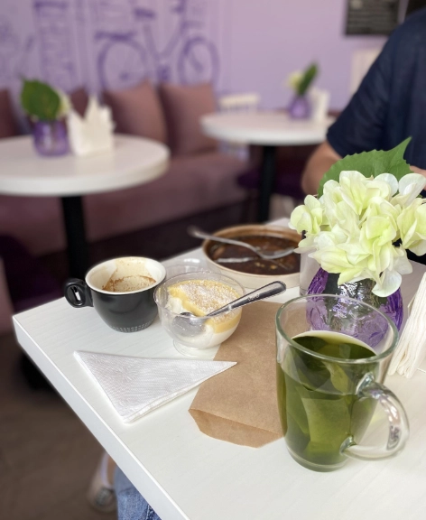 Кофейня De chocolatier в Краснодаре: Летняя терраса , Аниматоры , Глинтвейн , Горячий шоколад , Можно с собакой,