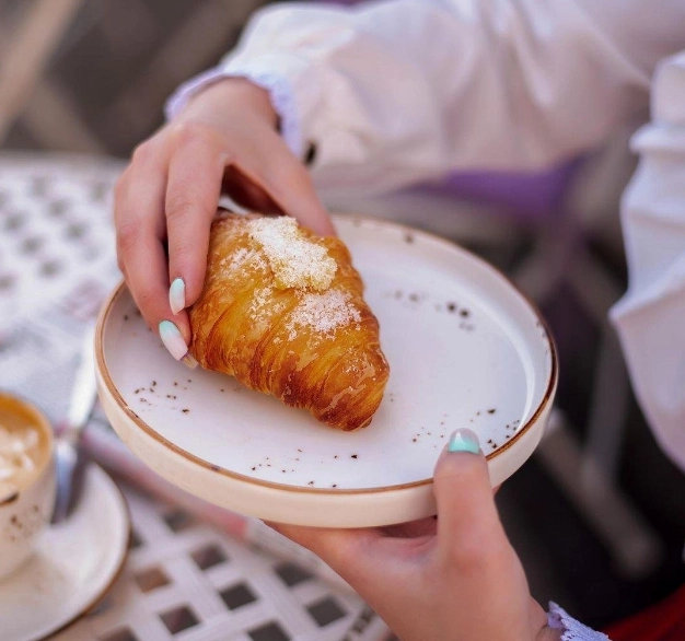 Кофейня De chocolatier в Краснодаре: Летняя терраса , Аниматоры , Глинтвейн , Горячий шоколад , Можно с собакой,