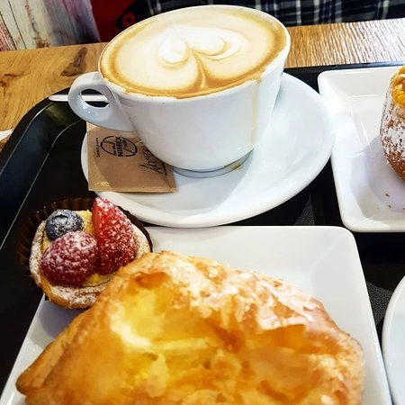 Кафе Dolciamo Pasticceria в Комо: Кафе, Дисерты, Напитки ,