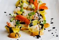 Ресторан La Cava dei Sapori в Комо: Мясо , Рыба, Итальянская кухня , Винный бар , Десерты, Пицца, Ресторан,