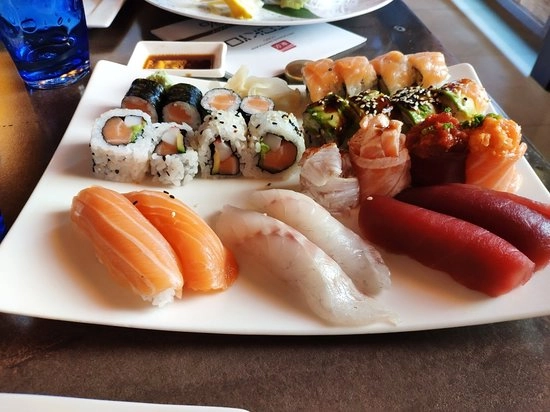 РесторанTokyo в Комо: Сушибар , Море продукты , Японская кухня , Азиатская кухня ,