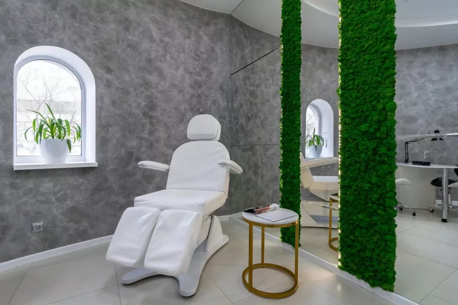 Салон красоты Verona-hair в Владивостоке: Парикмахерская, Маникюр, Педикюр, Брови,