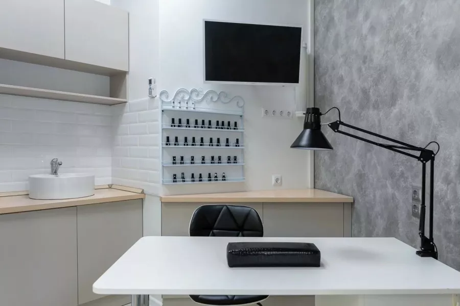 Салон красоты Verona-hair в Владивостоке: Парикмахерская, Маникюр, Педикюр, Брови,