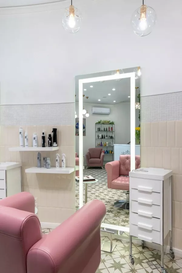 Салон красоты Verona-hair в Владивостоке: Парикмахерская, Маникюр, Педикюр, Брови,
