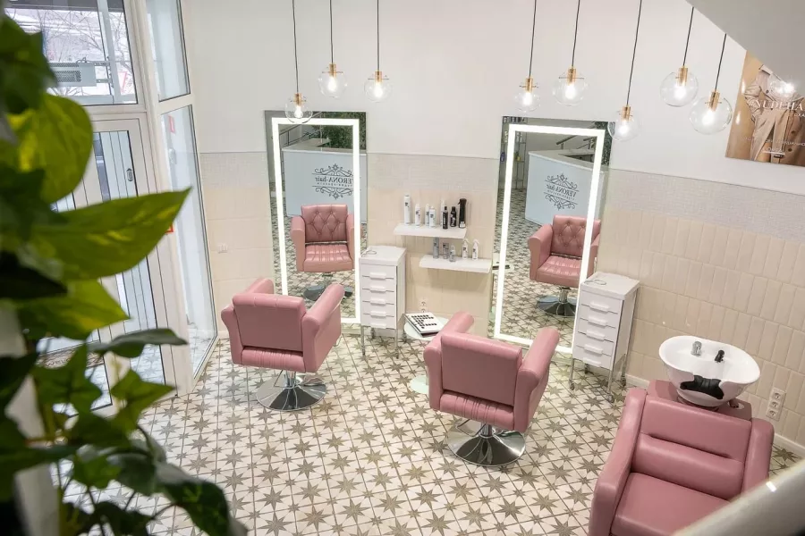 Салон красоты Verona-hair в Владивостоке: Парикмахерская, Маникюр, Педикюр, Брови,