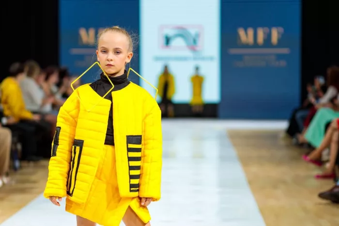 Детская школа моделей Happy Kids в Сочи: Подиум, Модель, Фотопозирование, Runway, стиль, 