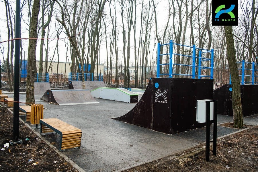 Скейт-парк в Осеннем парке в Ростове-на-Дону: Велосипед, Самокат,