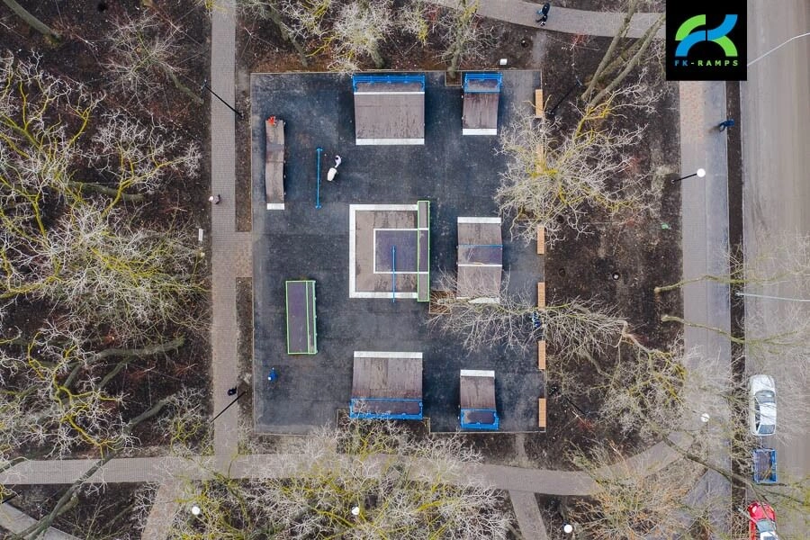 Скейт-парк в Осеннем парке в Ростове-на-Дону: Велосипед, Самокат,