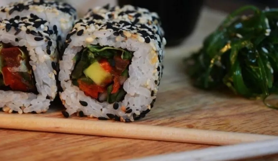 Ресторан ПРОСУШИ на Чекистов в Краснодаре: Еда, Супы, Японская кухня, Пицца, Доставка, Суши, Салаты, Итальянская кухня,