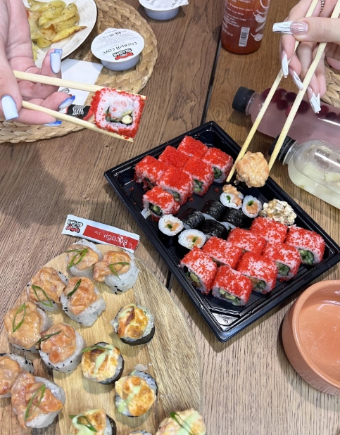 Ресторан ПРОСУШИ на Чекистов в Краснодаре: Еда, Супы, Японская кухня, Пицца, Доставка, Суши, Салаты, Итальянская кухня,