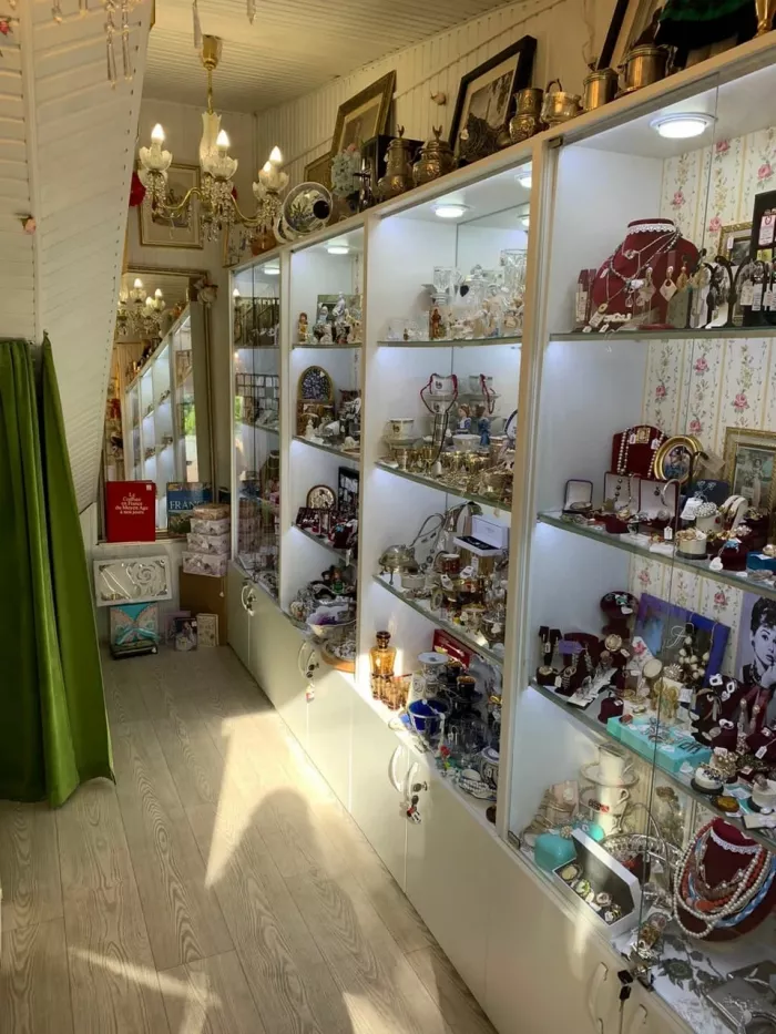 Антикварный магазин "Ницца".