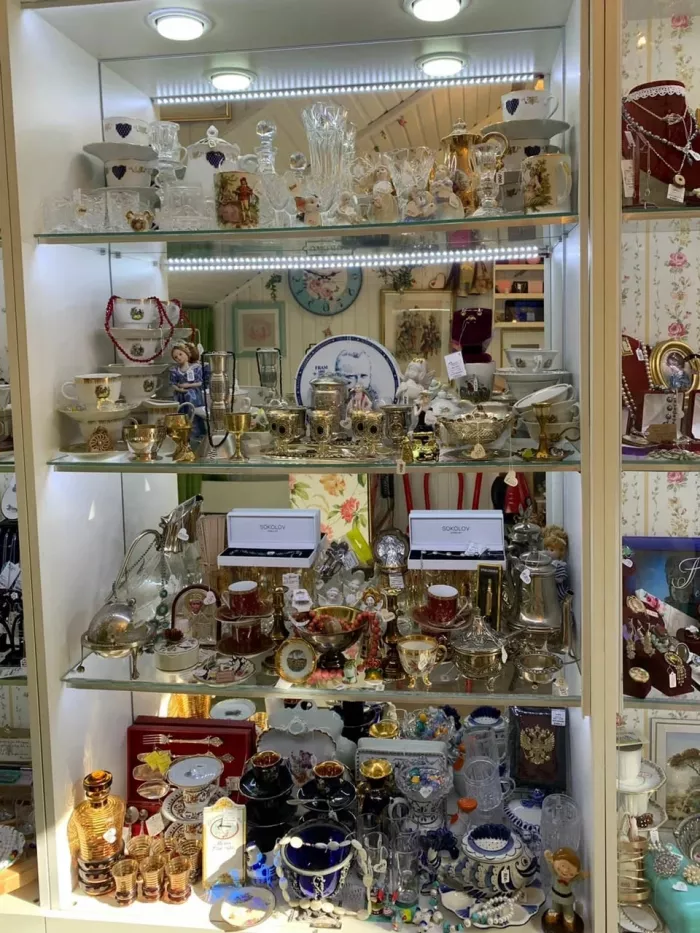 Антикварный магазин "Ницца".