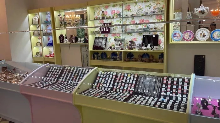 Антикварный магазин "Париж".