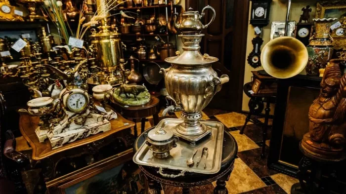 Антикварный магазин "Самовары".