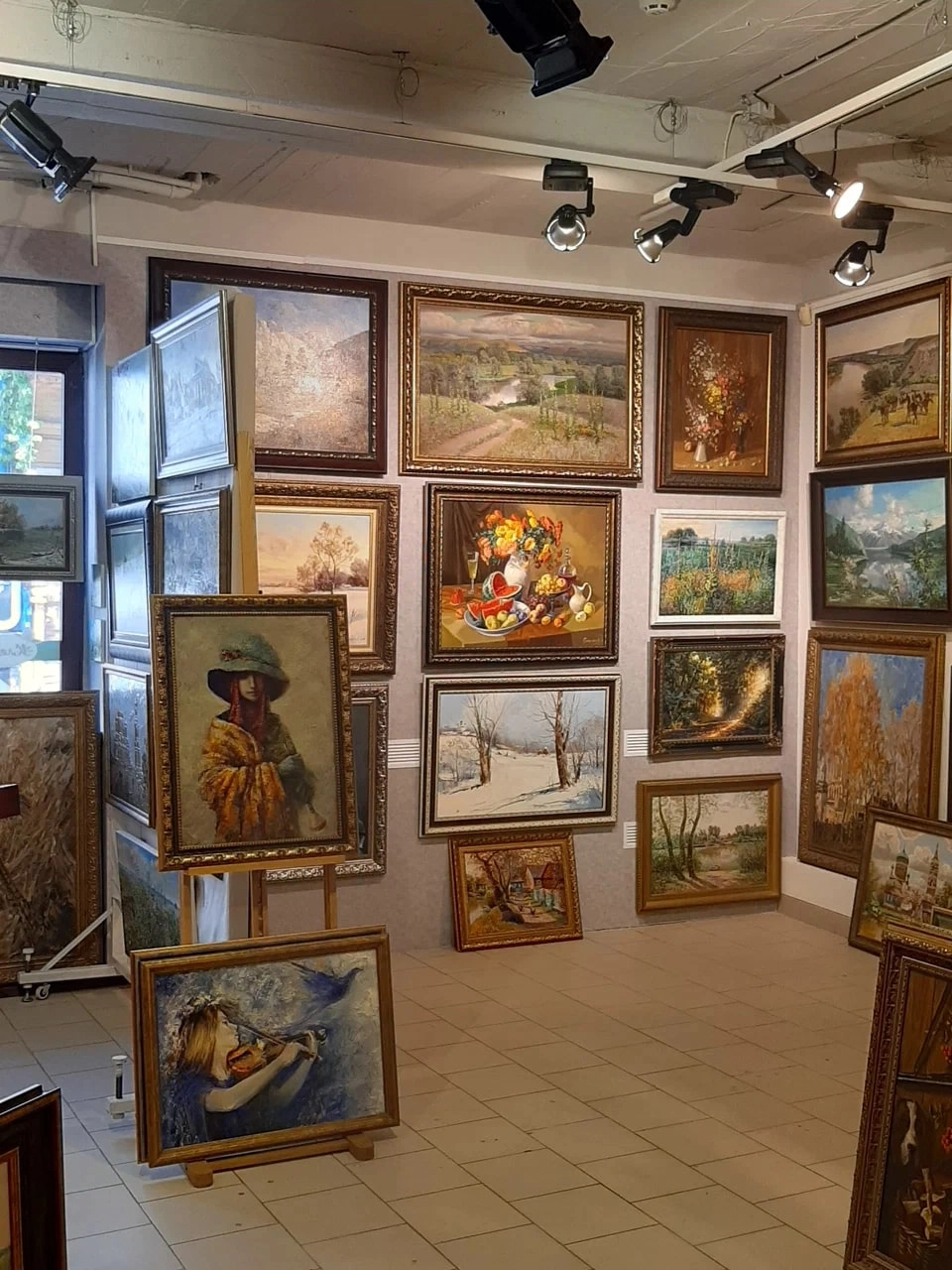 Художественная галерея "Клевер".