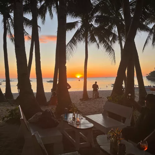 Рестобар Dinibeach  в  Боракай