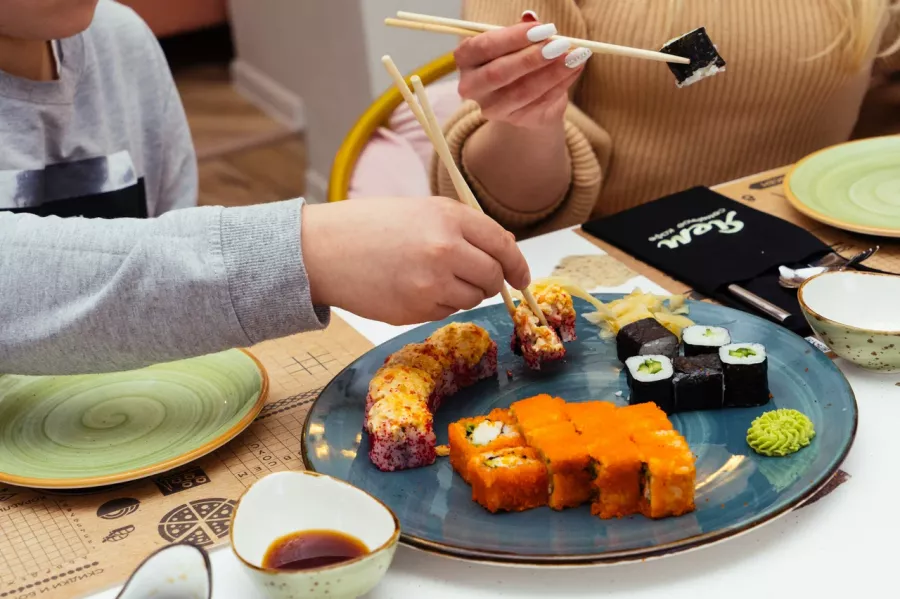 Кафе ЯЕМ в Новороссийске: 👨👩👧👦Семейное Кафе, Европейская кухня, Итальянская кухня, Японская кухня, Детское меню,