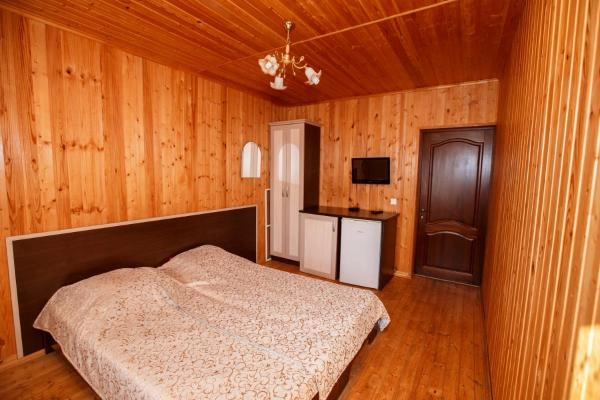 Гостевой двор Формула Мезмай в Мезмай: Бассейн, Сауна, Природные Образования, Семейные Праздники, Корпоративный Отдых, Детская площадка,