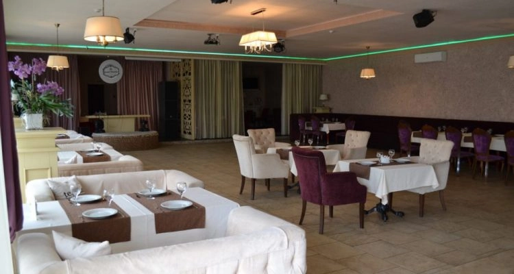 Ресторан GRAND TERRAZZA в Майкопе: Тематические Вечеринки, Барная Зона, Семейные Торжества, Корпоративные Мероприятия, VIP-Зона, Живая музыка,