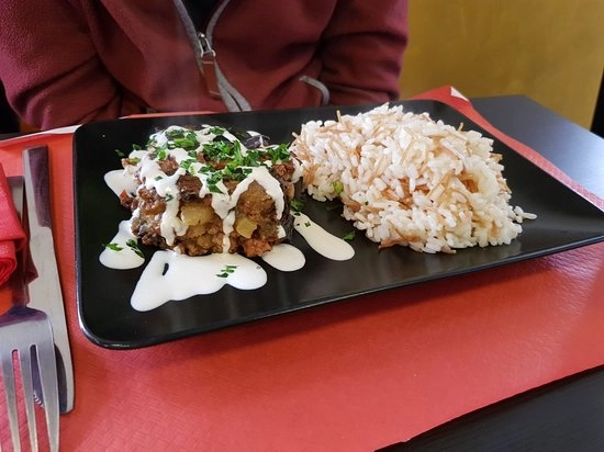 Ресторан Middle East в Комо: Ливанская кухня , Арабская кухня , Напитки , Десерты ,
