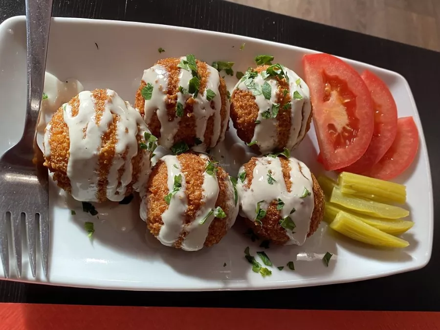 Ресторан Middle East в Комо: Ливанская кухня , Арабская кухня , Напитки , Десерты ,