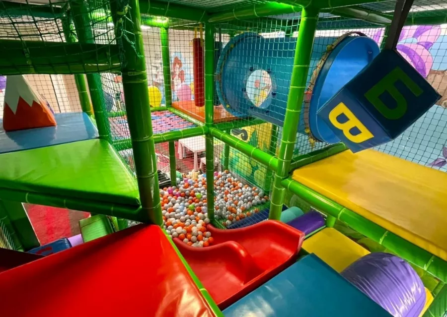 Детский клуб LAFAKIDS в Адлере: Мастер-Классы, Игра с Аниматором, Индивидуальная Няня, Лабиринт, Бассейн с Шариками, Детская Игровая, Детская комната, Настольные игры,