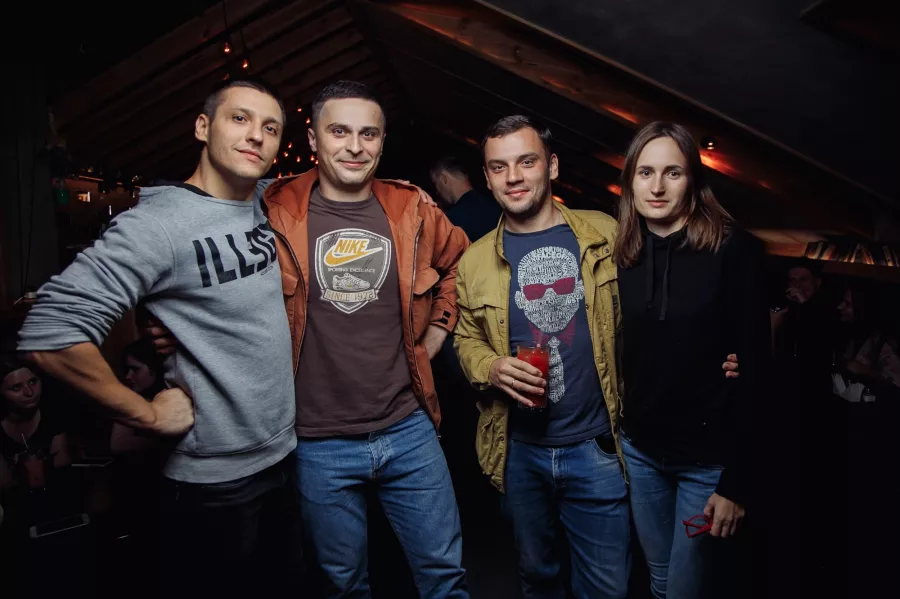 Бар Чердак в Минске: Заказ столиков, Заказ навынос, Винная карта, Летняя терраса, Оплата картой, Наличный расчёт, Можно с ноутбуком, До 70 мест,