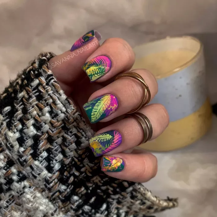 Ногтевая студия "Savanna Nailart".
