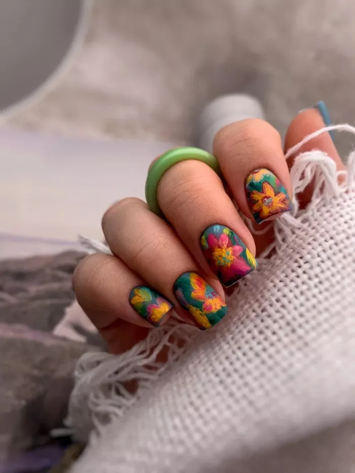 Ногтевая студия "Savanna Nailart".
