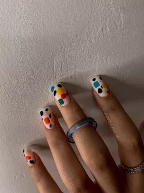 Ногтевая студия "Savanna Nailart".