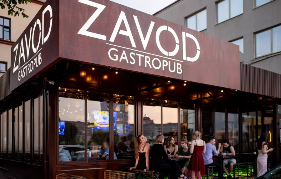 Гастропаб Zavod в Минске: Белорусская кухня, Бизнес-ланч, Танцпол, Летняя терраса, До 300 мест, Оплата картой, Наличный расчёт, Европейская кухня, Заказ столиков,