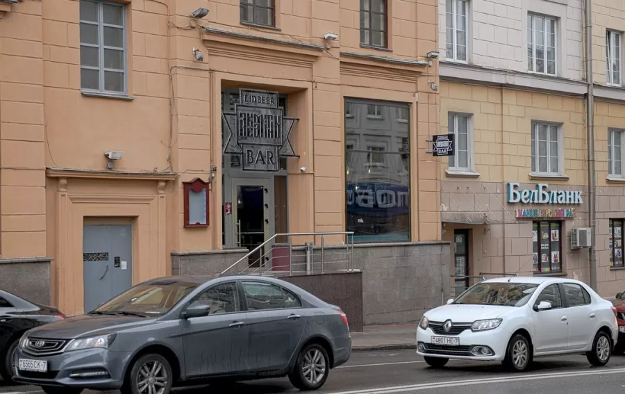 Бар Lidbeer Bar Аксамітны в Минске: Пивной бар, Заказ столиков, До 50 мест, VIP-зал, Наличный расчёт, Винная карта, Оплата картой, Можно с собакой, Летняя терраса,