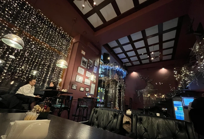 Бар Lidbeer Bar Аксамітны в Минске: Пивной бар, Заказ столиков, До 50 мест, VIP-зал, Наличный расчёт, Винная карта, Оплата картой, Можно с собакой, Летняя терраса,