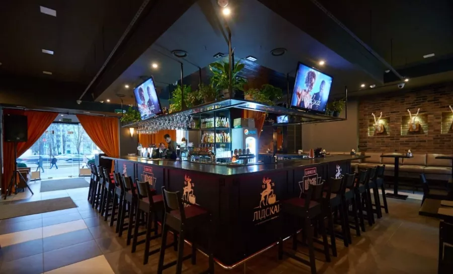 Бар Lidbeer Bar Цёмны в Минске: Пивной бар, Заказ столиков, До 65 мест, Глинтвейн, Оплата картой, Наличный расчёт, Винная карта, Пицца, Паста, Летняя терраса,