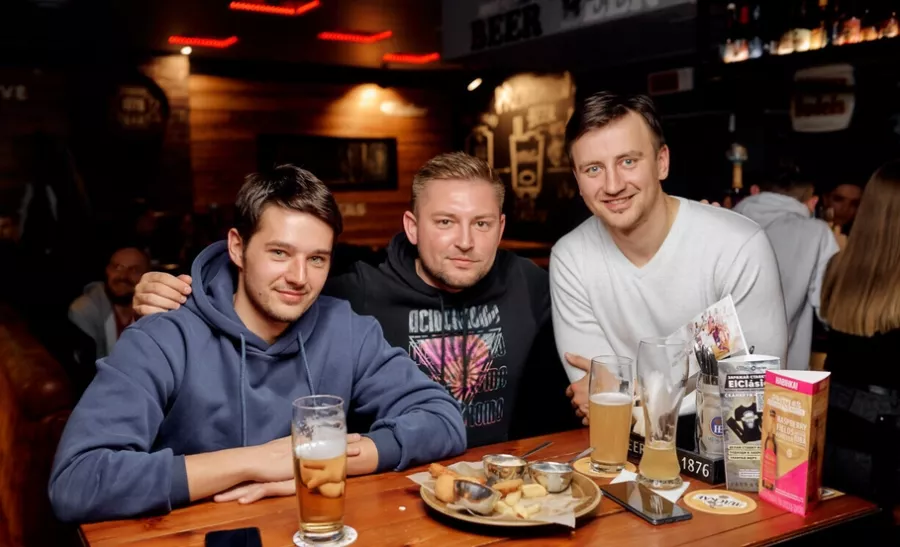 Бар Lidbeer Bar 1876 в Минске: Пивной бар, Европейская кухня, Заказ столиков, Летняя терраса, До 70 мест, Оплата картой, Спортивные трансляции, Наличный расчёт,