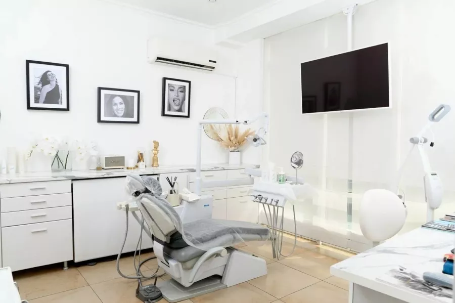 Стоматологическая клиника - Dental Lounge InWhite в Сочи: Лечение зубов, Виниры, Ортопедия, Установка имплантов, Veneers, Implantation,