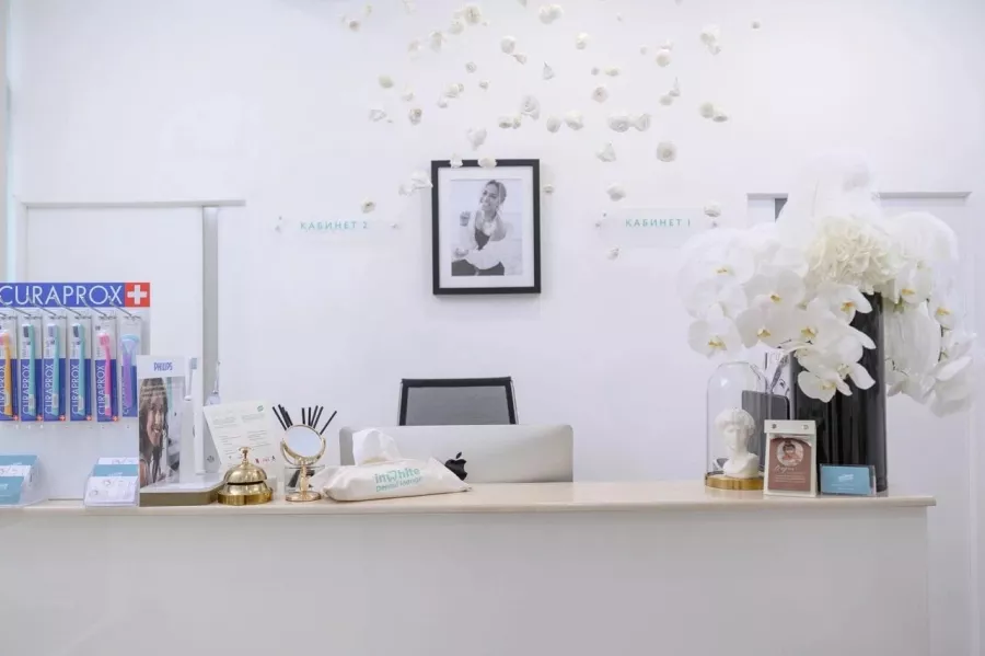 Стоматологическая клиника - Dental Lounge InWhite в Сочи: Лечение зубов, Виниры, Ортопедия, Установка имплантов, Veneers, Implantation,