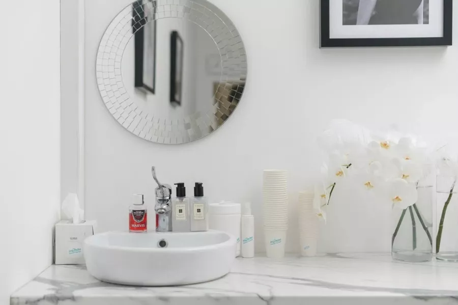 Стоматологическая клиника - Dental Lounge InWhite в Сочи: Лечение зубов, Виниры, Ортопедия, Установка имплантов, Veneers, Implantation,