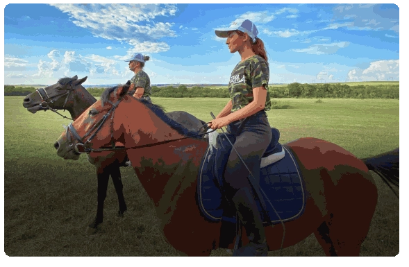 "Конные прогулки. Квадроциклы. Кафе.".